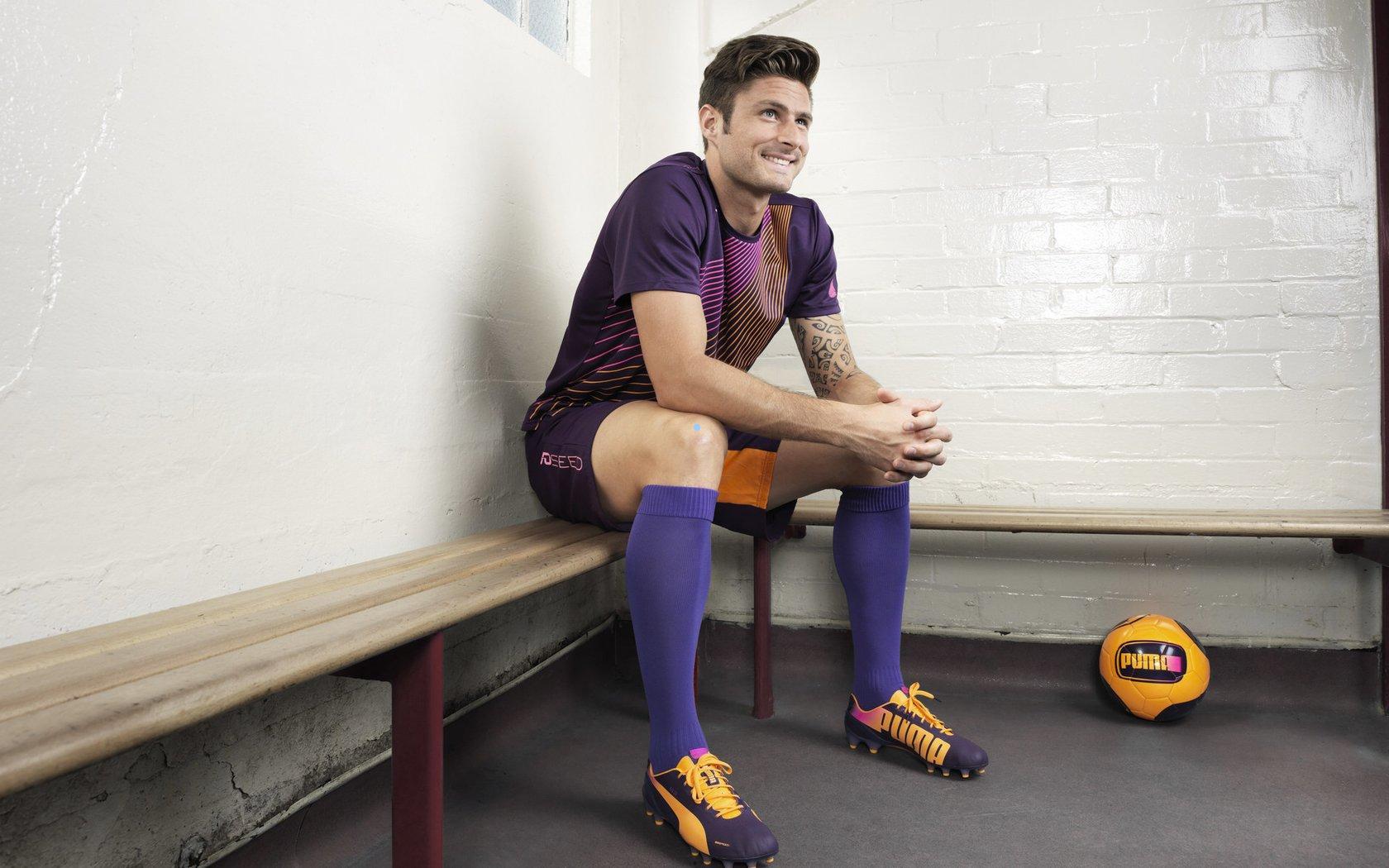 PG试玩：乔治狂飙32分爵士客场告捷，马尔卡宁28+12统治内线击败骑士